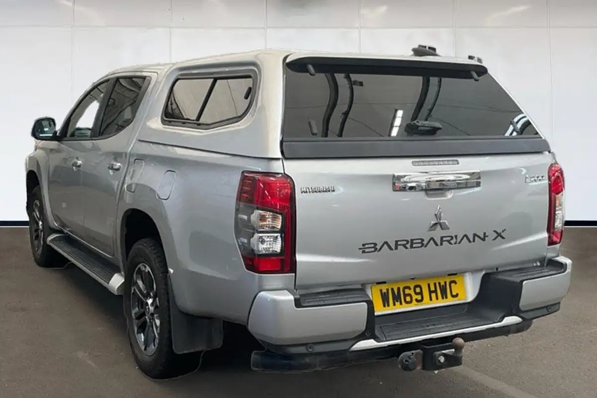 2020-mitsubishi-l200-22di-d-barbarian-x-big-3