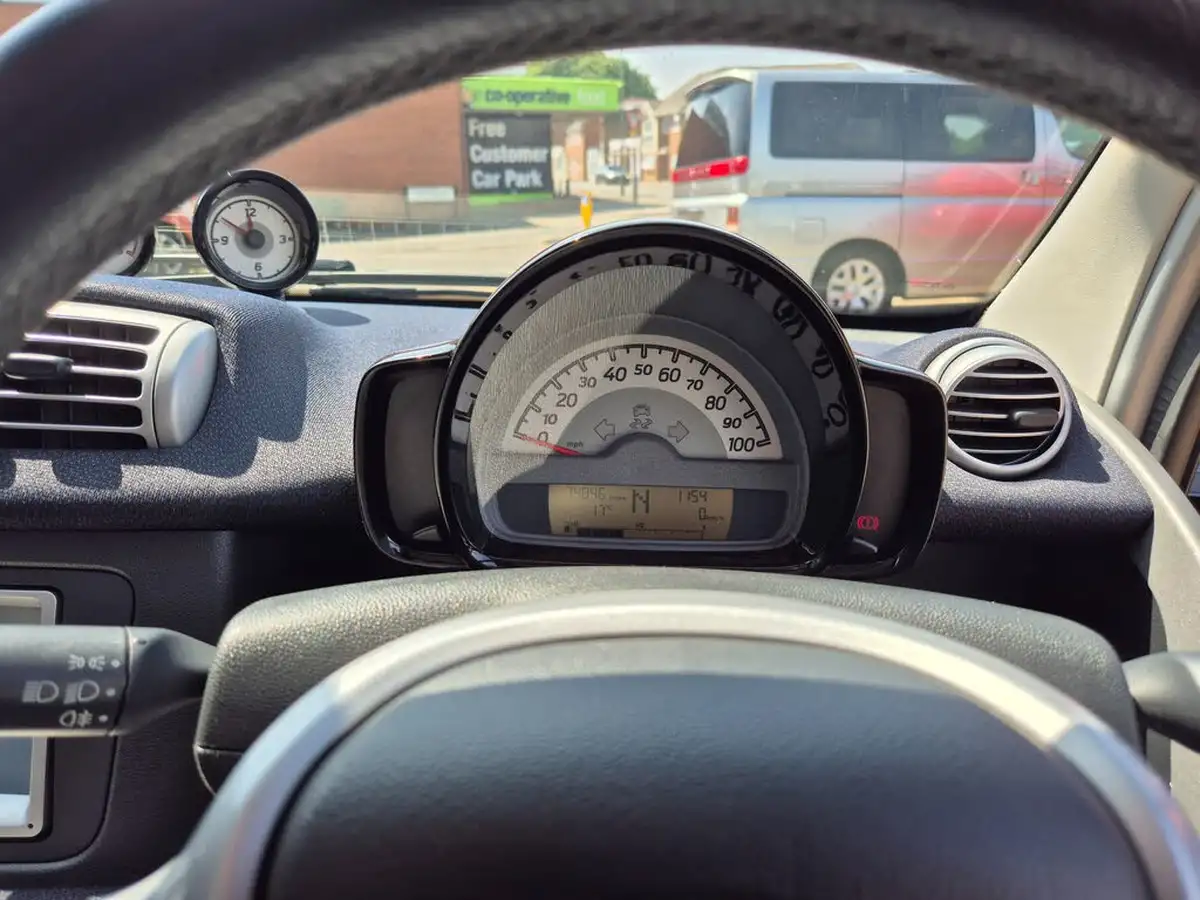 2011-smart-fortwo-08td-passion-coupe-softouch-big-9