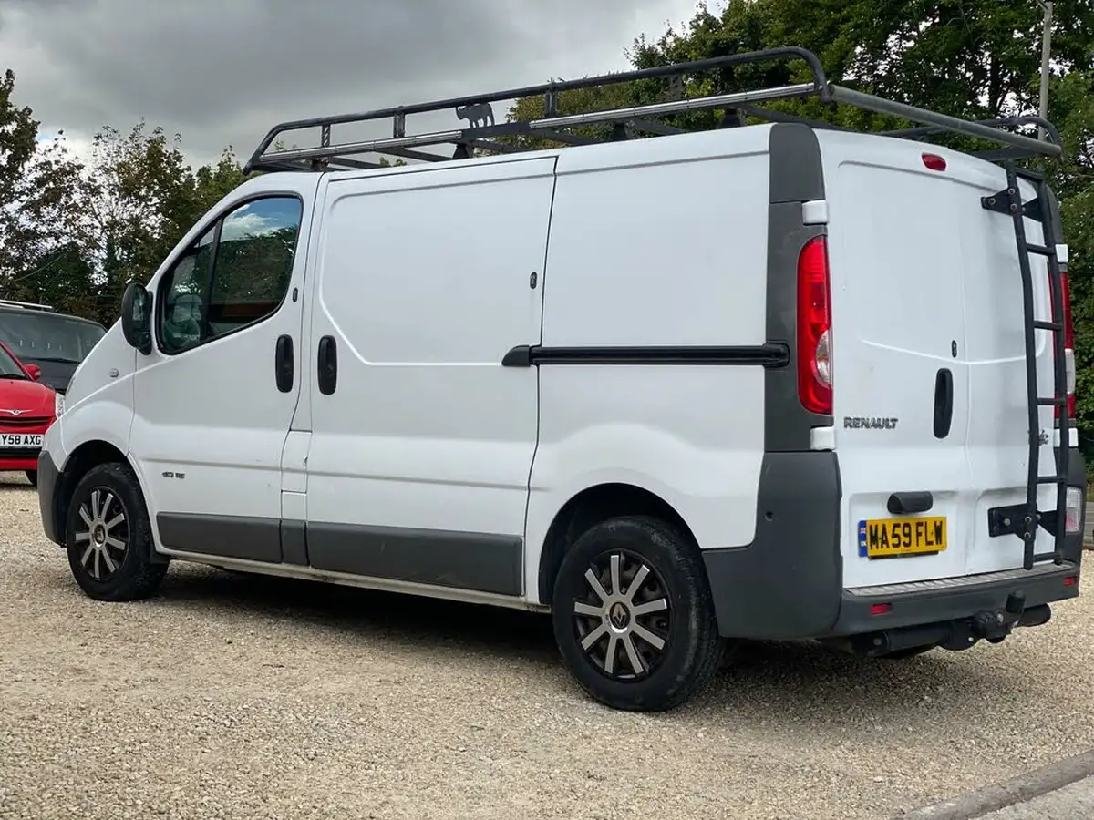 2009-renault-trafic-20td-sl27dci-115-panel-van-big-3