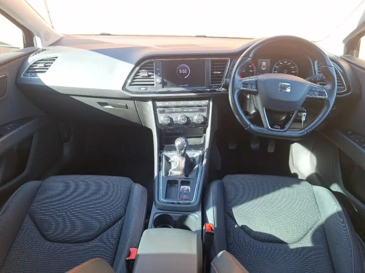 2019-seat-leon-15-tsi-evo-fr-black-edition-150ps-hatchback-big-2