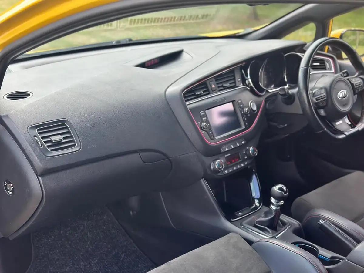 2015-kia-pro-ceed-16-t-gdi-gt-big-22