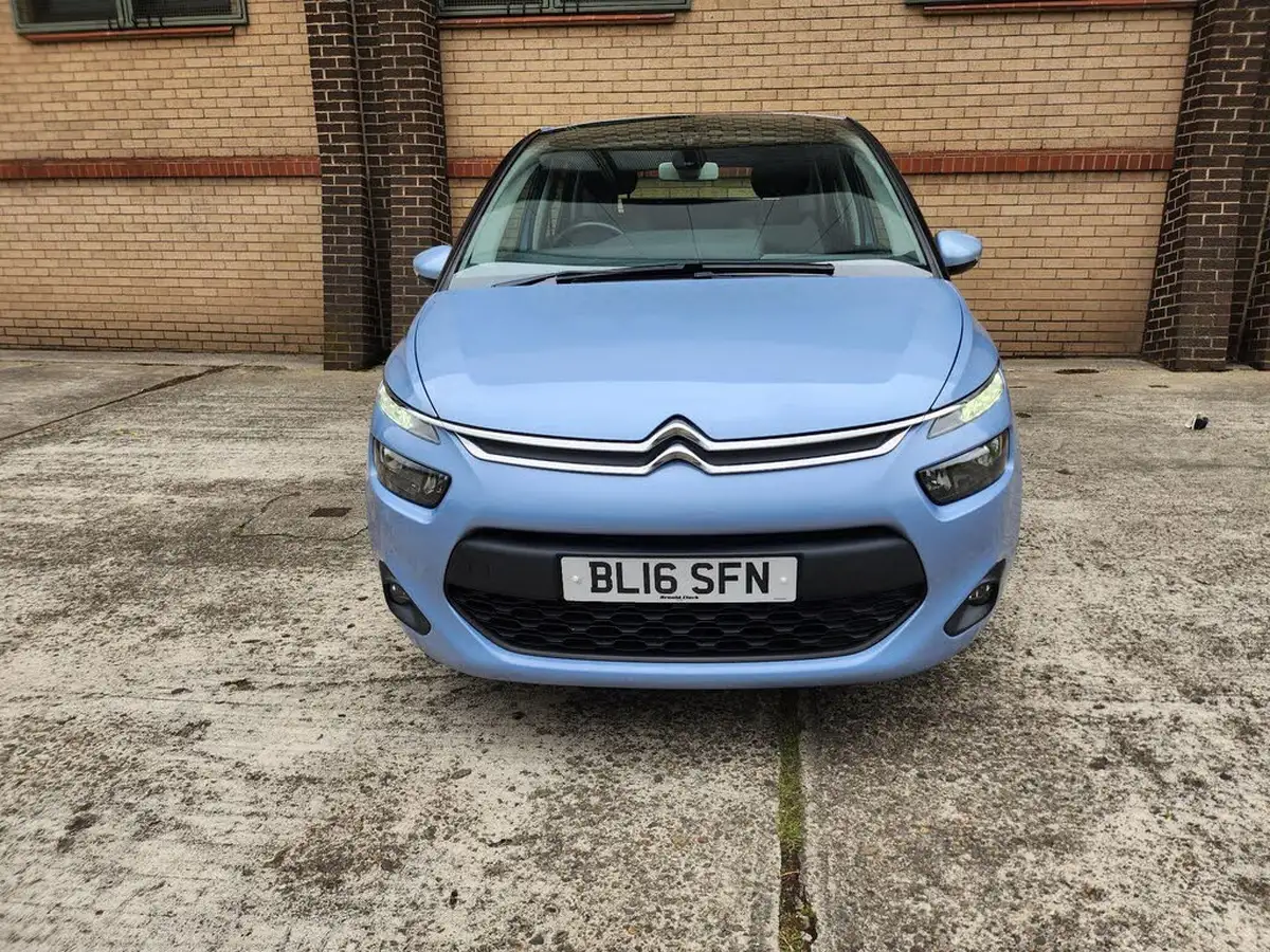 2016-citroen-c4-picasso-16bluehdi-vtr-120ps-big-1