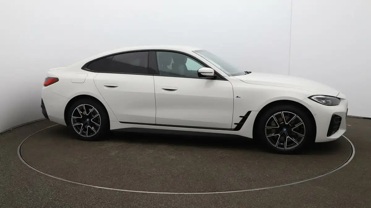 2022-bmw-i4-e-edrive40-m-sport-big-42