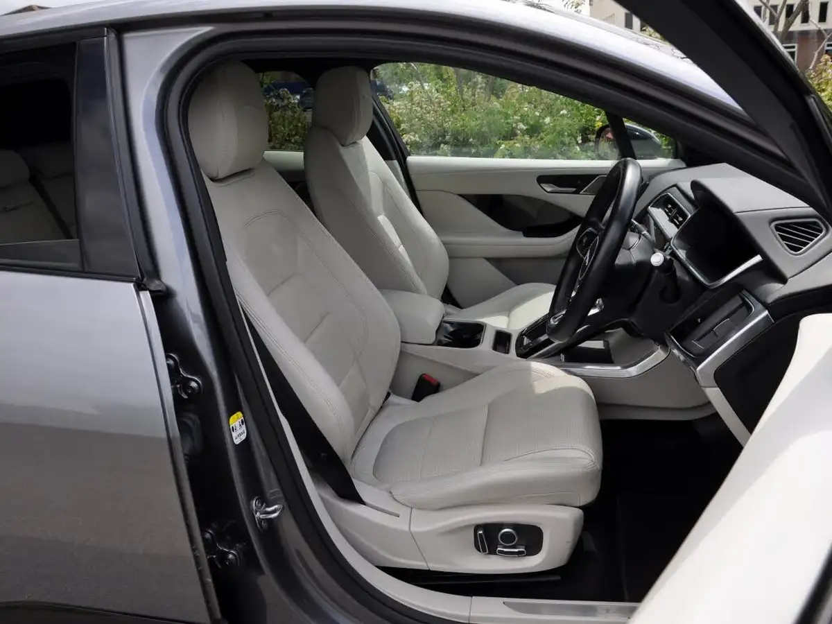 2021-jaguar-i-pace-ev400-black-big-10