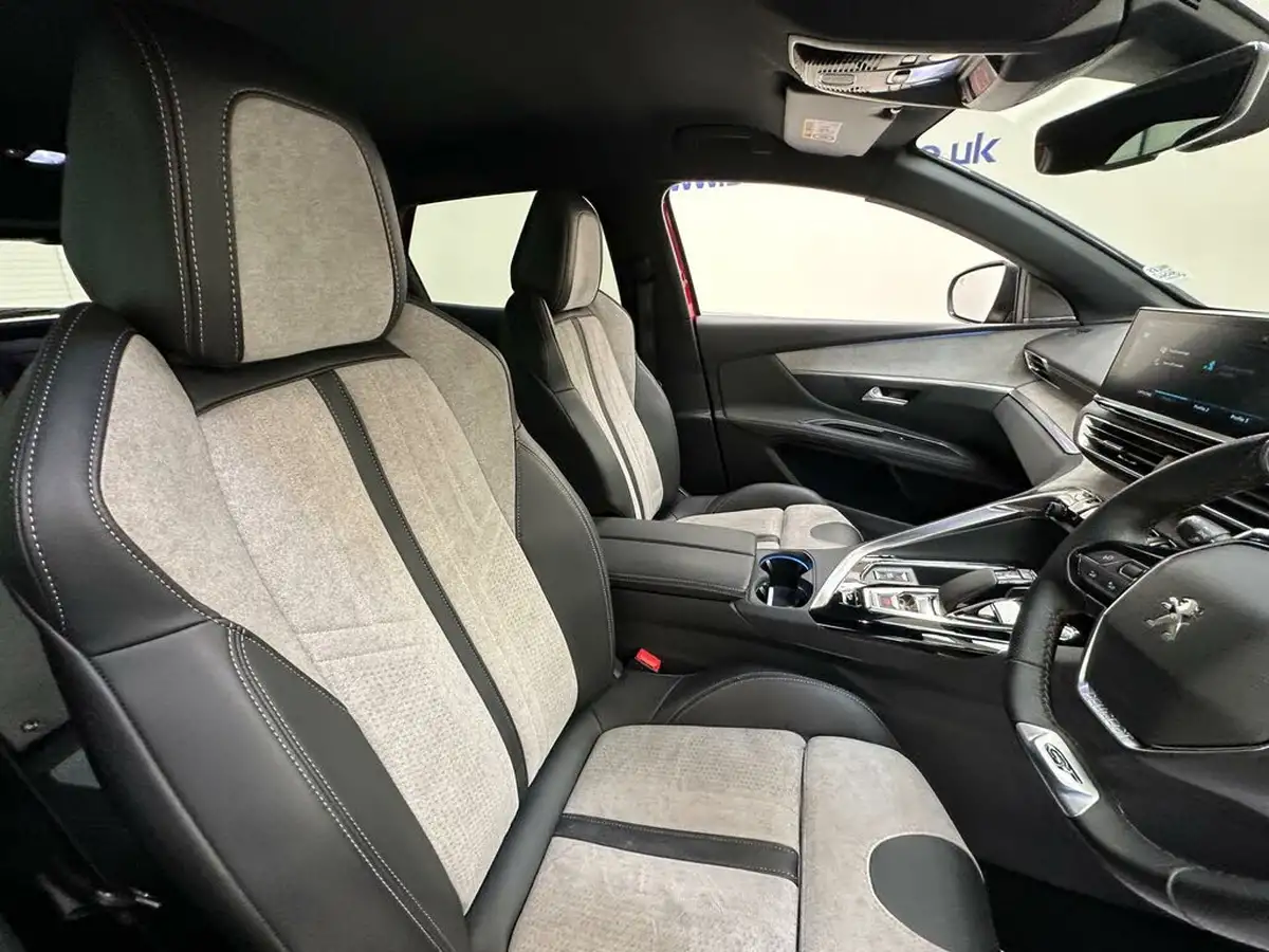 2021-peugeot-3008-suv-16-puretech-gt-300bhp-4wd-hybrid4-e-eat8-big-10