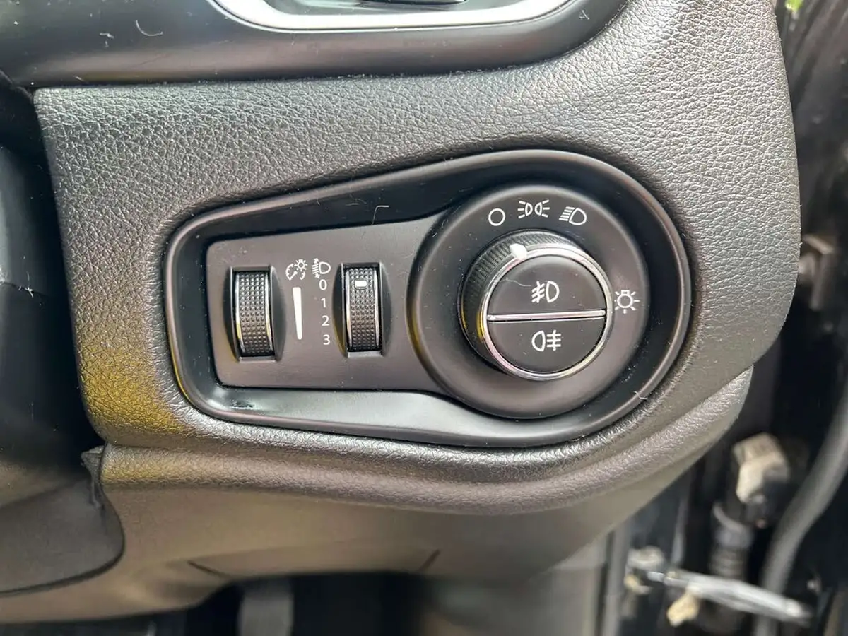 2016-jeep-renegade-20multijet-ii-limited-auto-low-auto-big-28