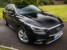 2017-infiniti-q30-15d-se-small-0