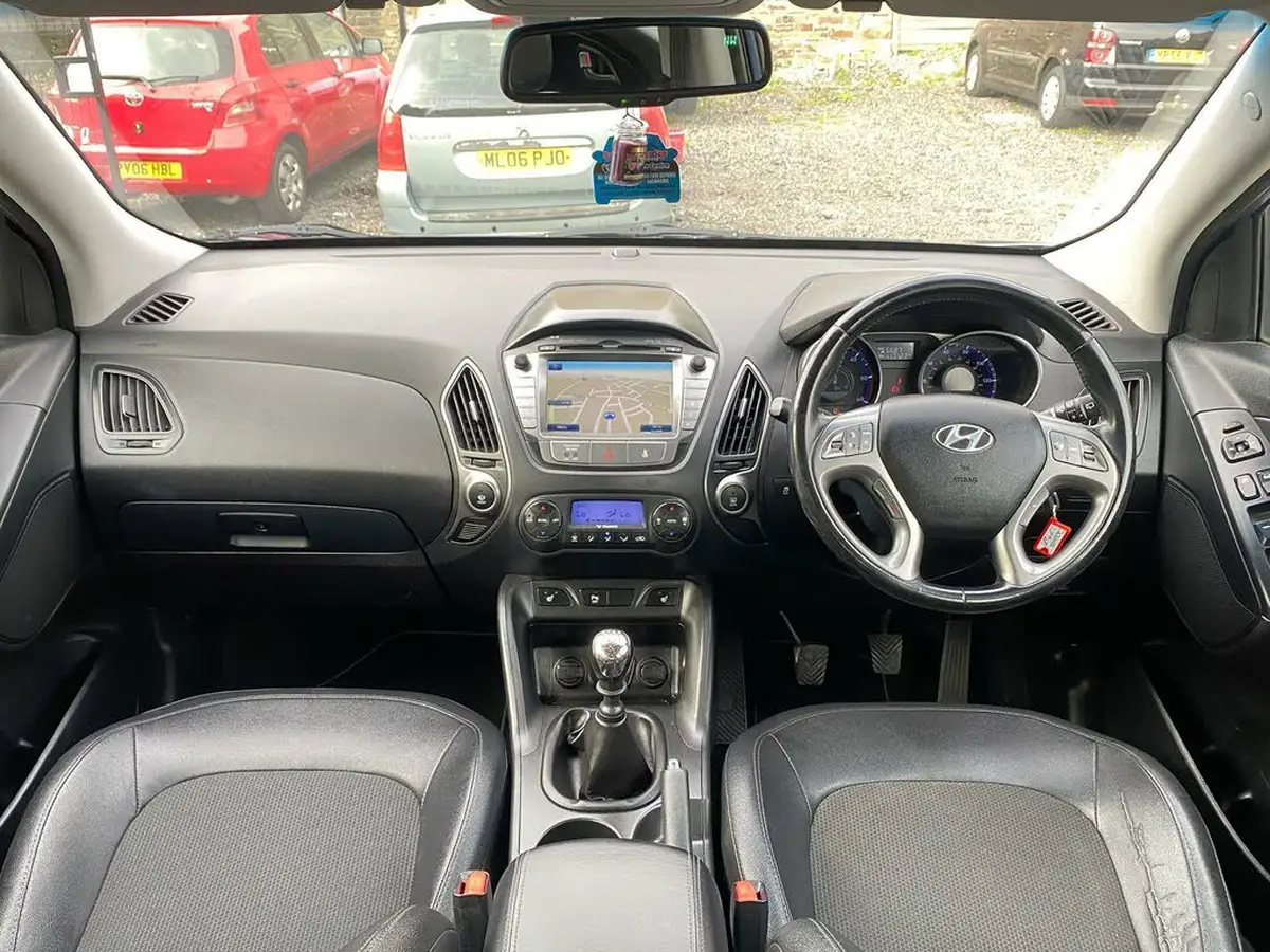 2013-hyundai-ix35-17td-se-nav-big-11
