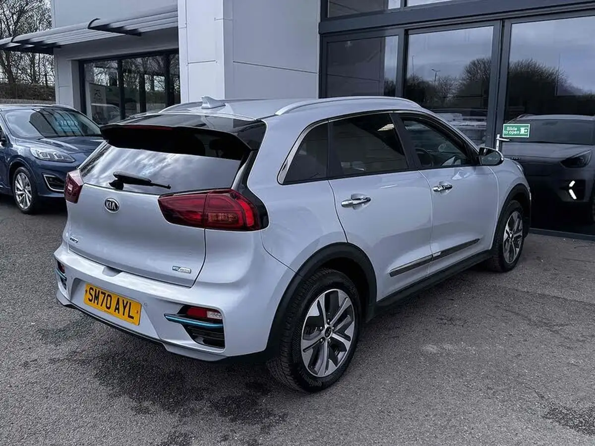 2020-kia-e-niro-ev-4-big-11