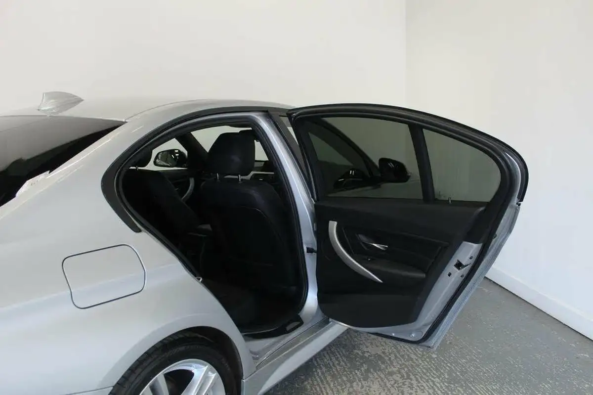 2014-bmw-3-series-20td-320d-m-sport-184bhp-blueperformance-ss-saloon-4d-big-24