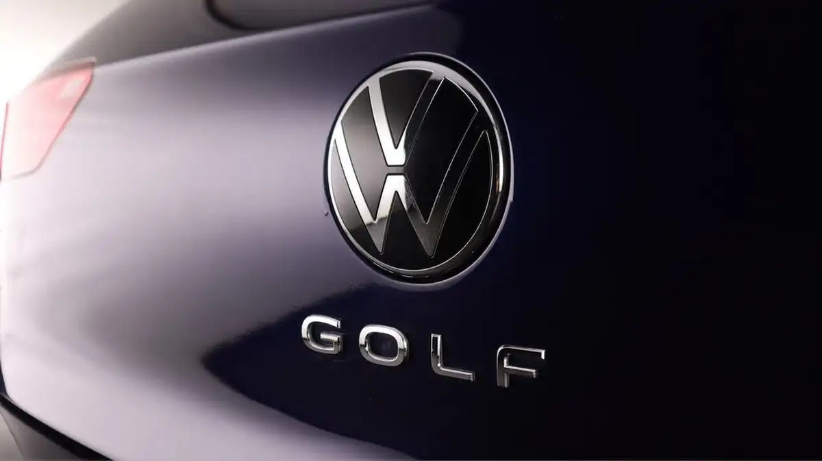 2022-volkswagen-golf-15-tsi-life-130ps-hatchback-big-19