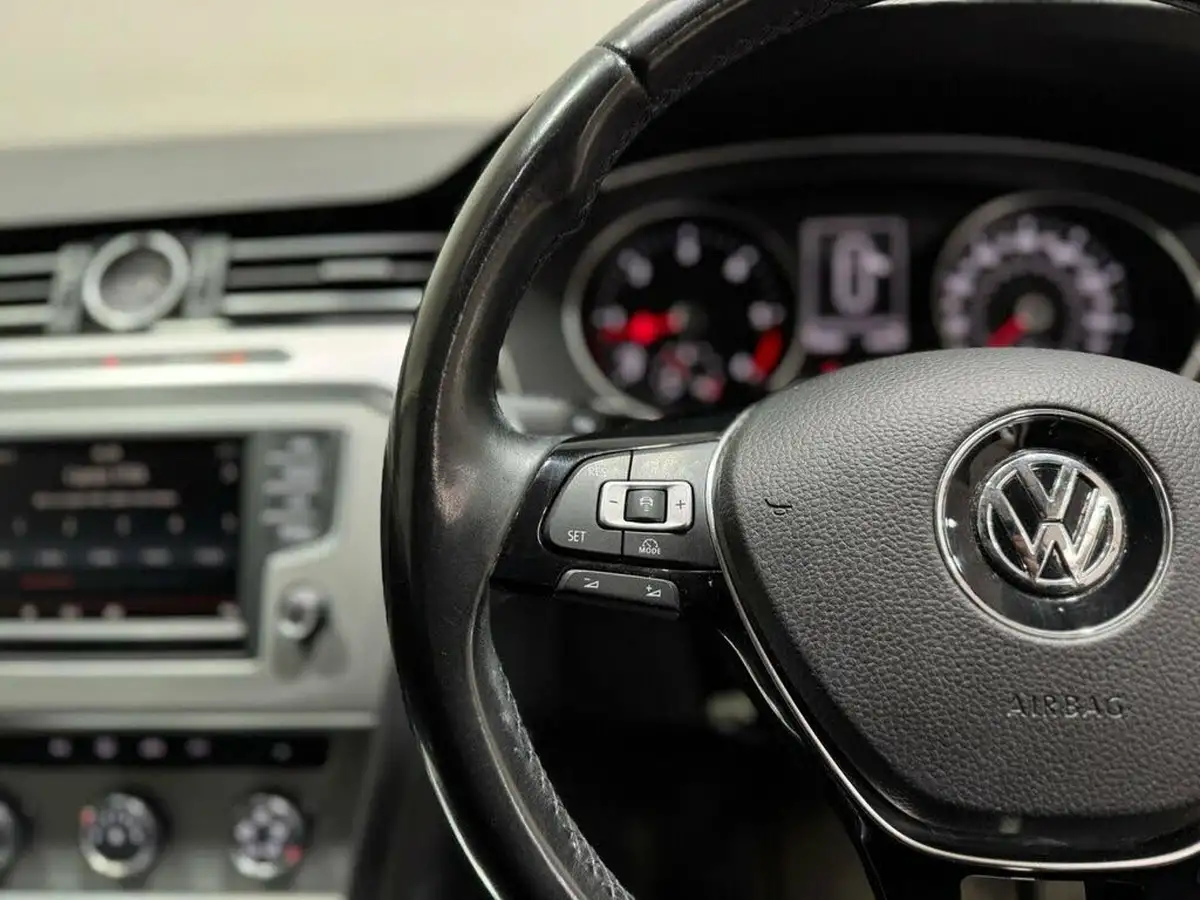 2015-volkswagen-passat-20tdi-se-business-bmtss-estate-5d-big-21