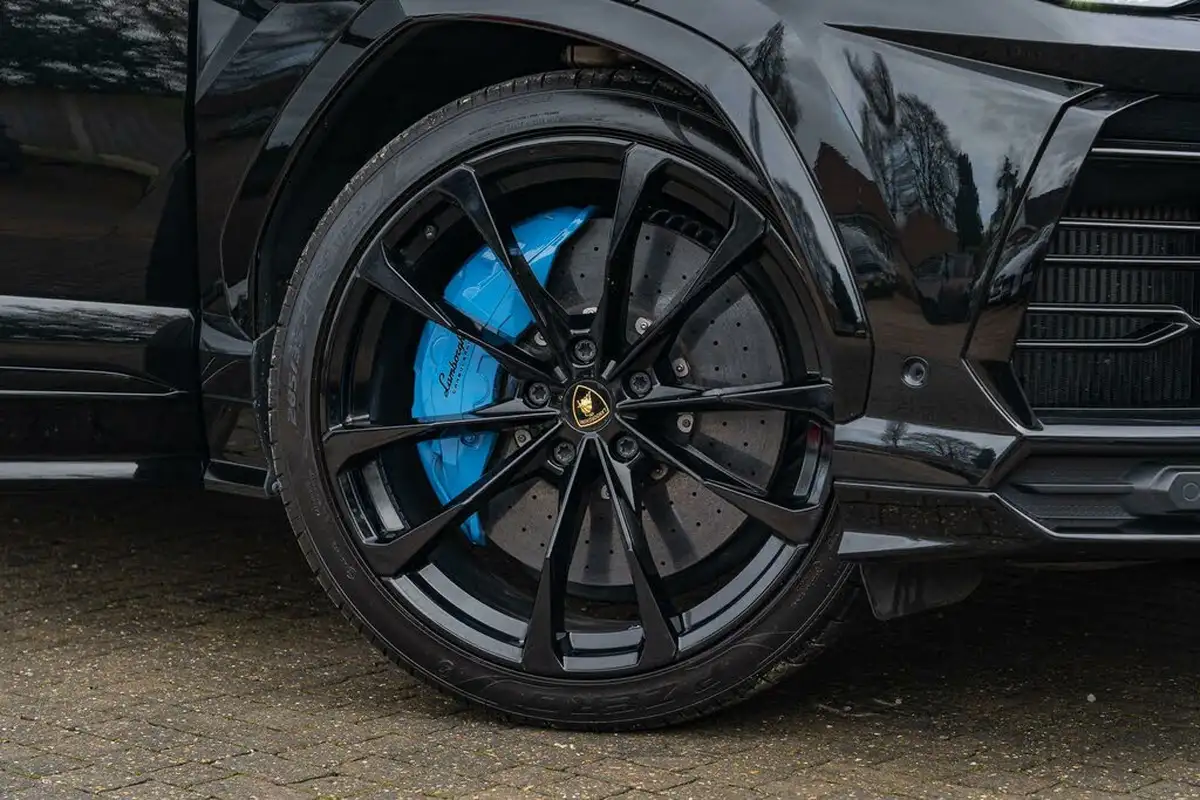 2021-lamborghini-urus-40-no-trim-big-1