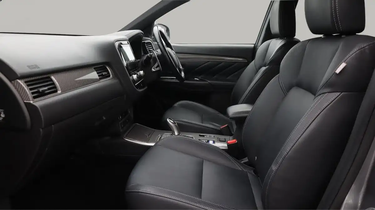 2020-mitsubishi-outlander-24-dynamic-phev-big-14