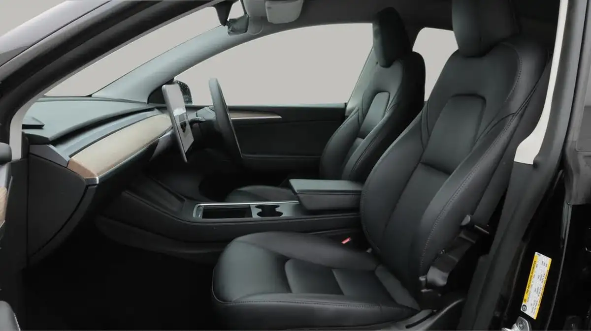 2022-tesla-model-y-e-long-range-big-14