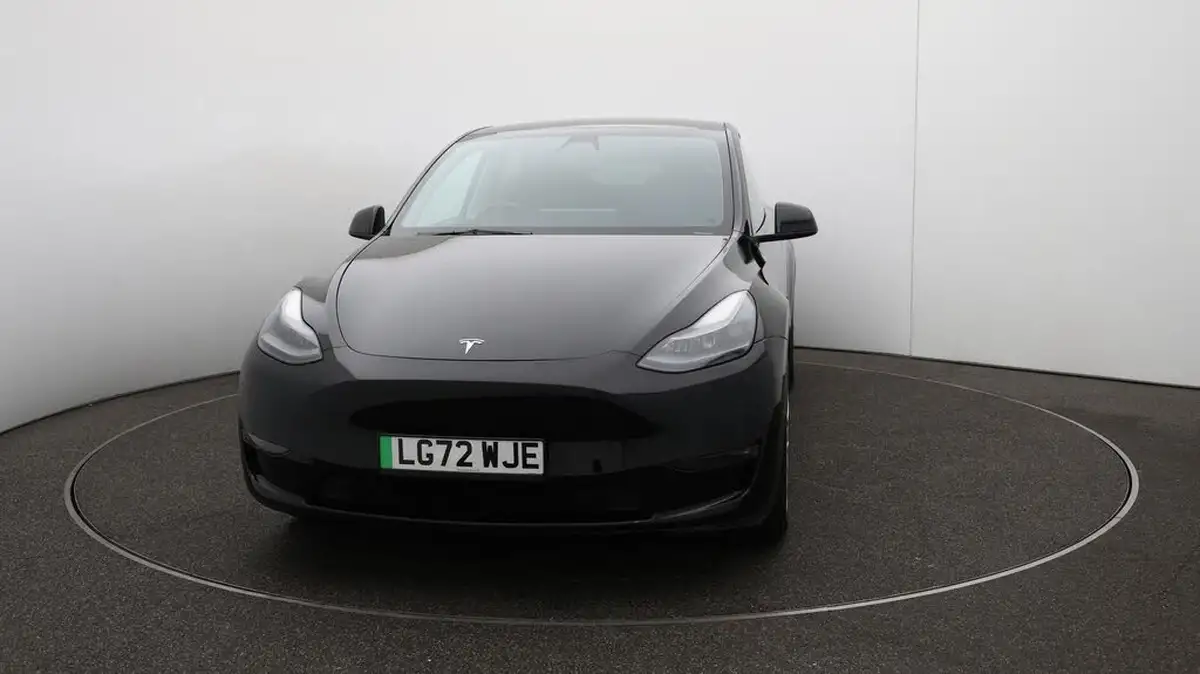 2022-tesla-model-y-e-long-range-big-38