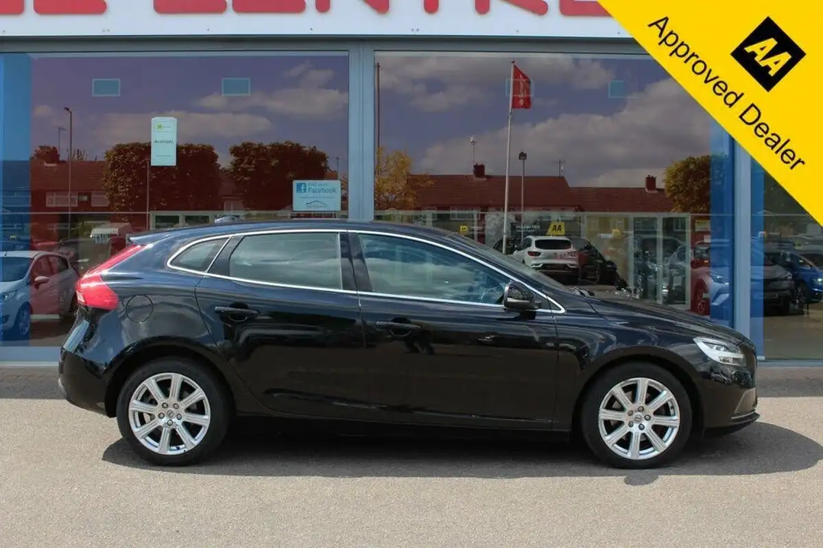 2018-volvo-v40-20-t2-inscription-big-1