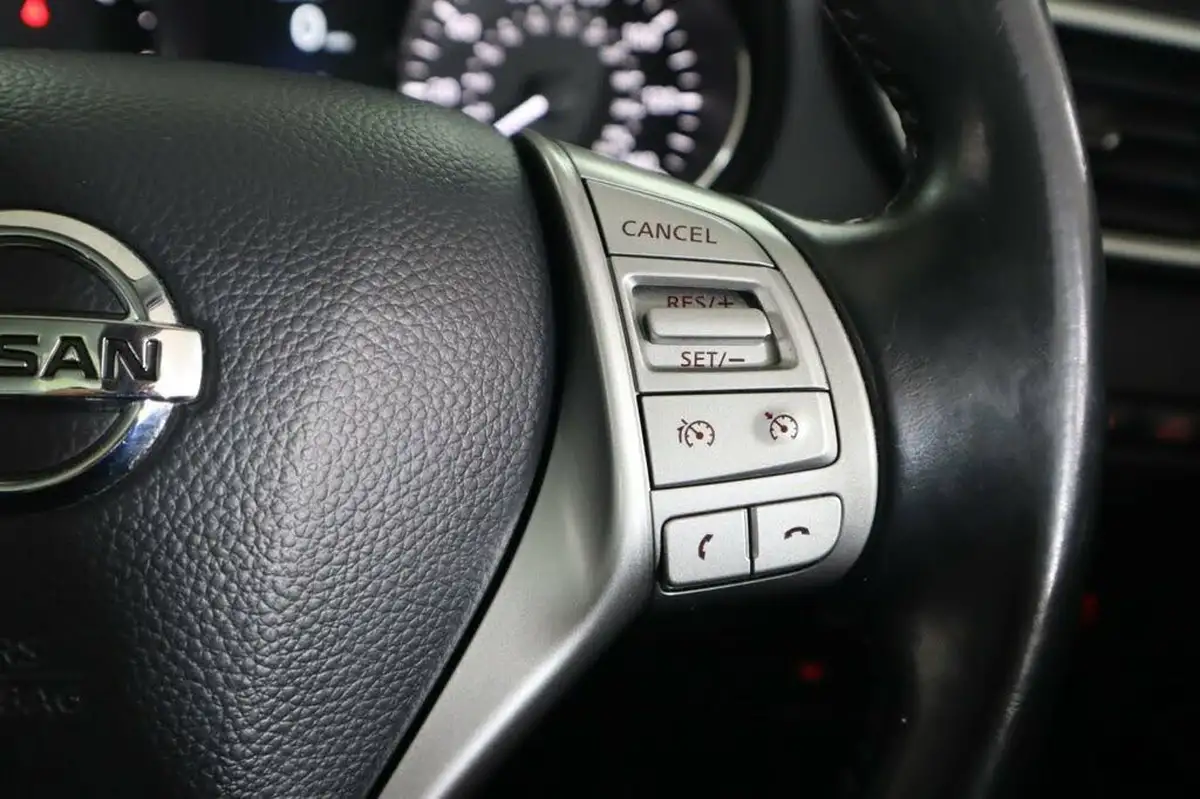 2014-nissan-qashqai-16dci-tekna-4x4-big-24