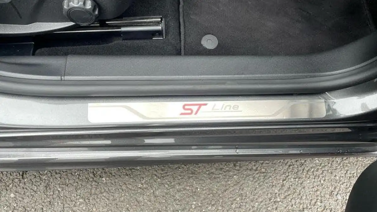 2019-ford-focus-10t-st-line-hatchback-big-31
