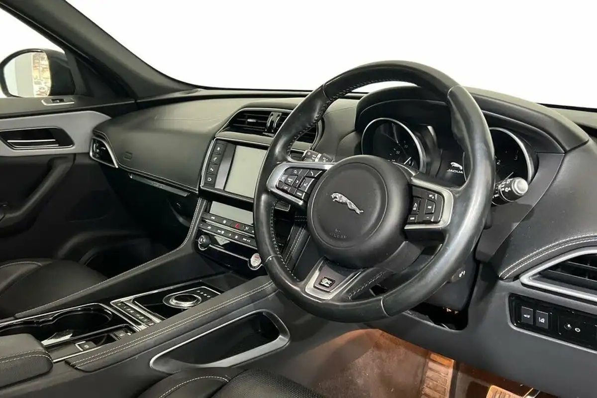 2016-jaguar-f-pace-20-i4d-r-sport-awd-auto-big-8
