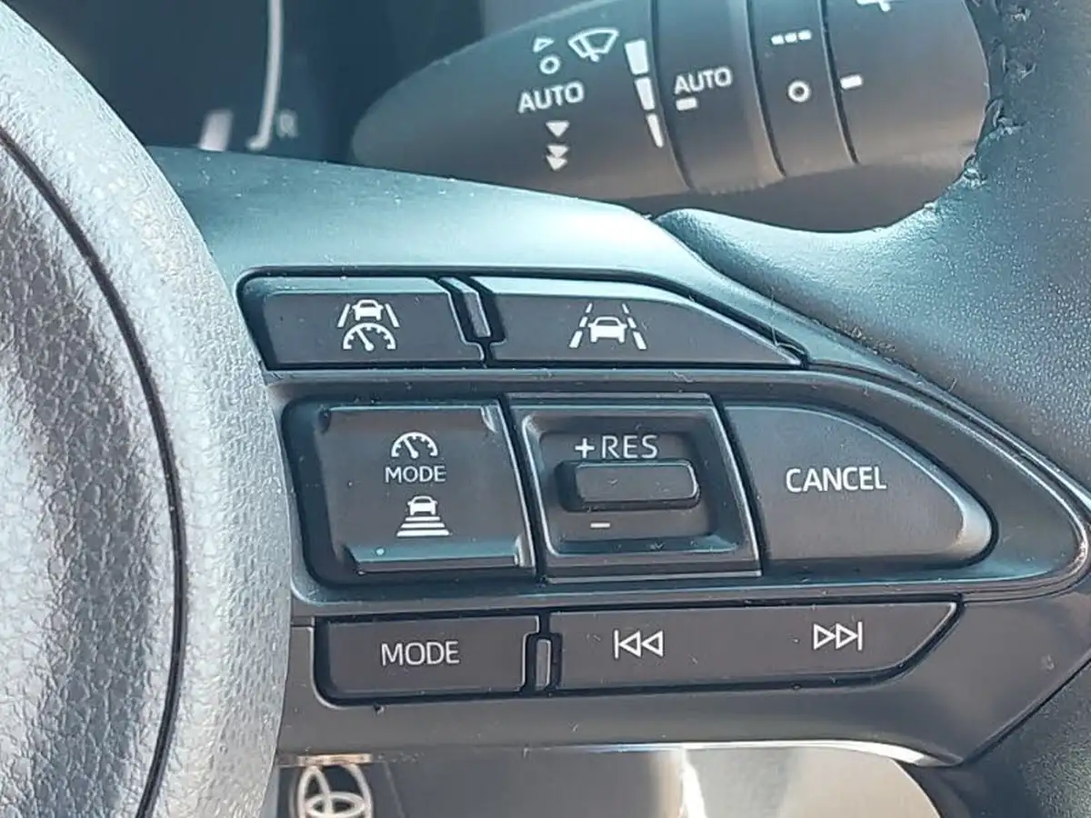2024-toyota-yaris-15-vvt-i-design-big-17