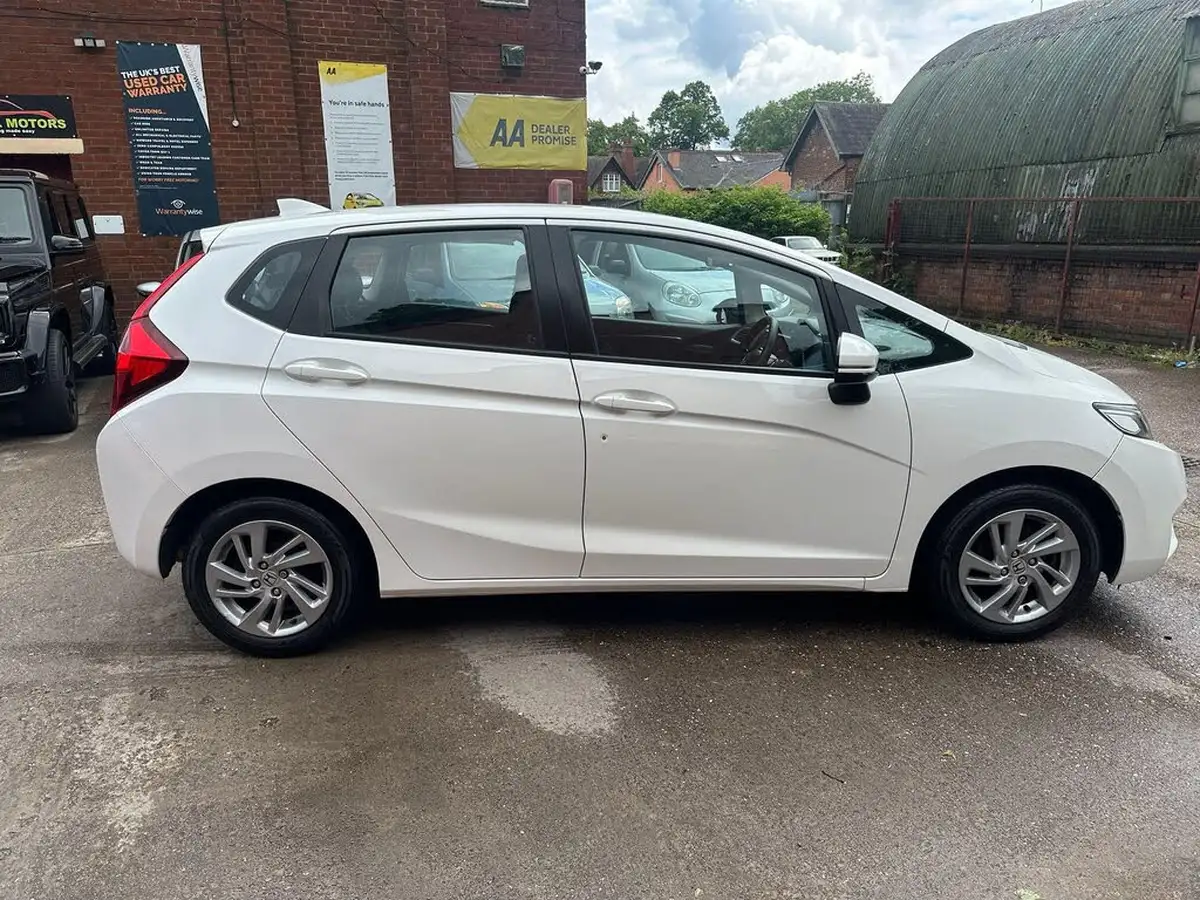 2016-honda-jazz-13-i-vtec-se-cvt-big-1