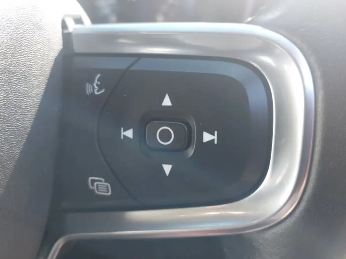2020-volvo-xc40-15-t3-inscription-big-16