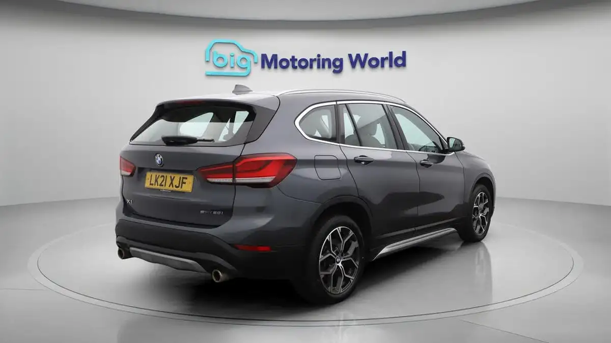 2020-bmw-x1-20-sdrive-20i-xline-big-7