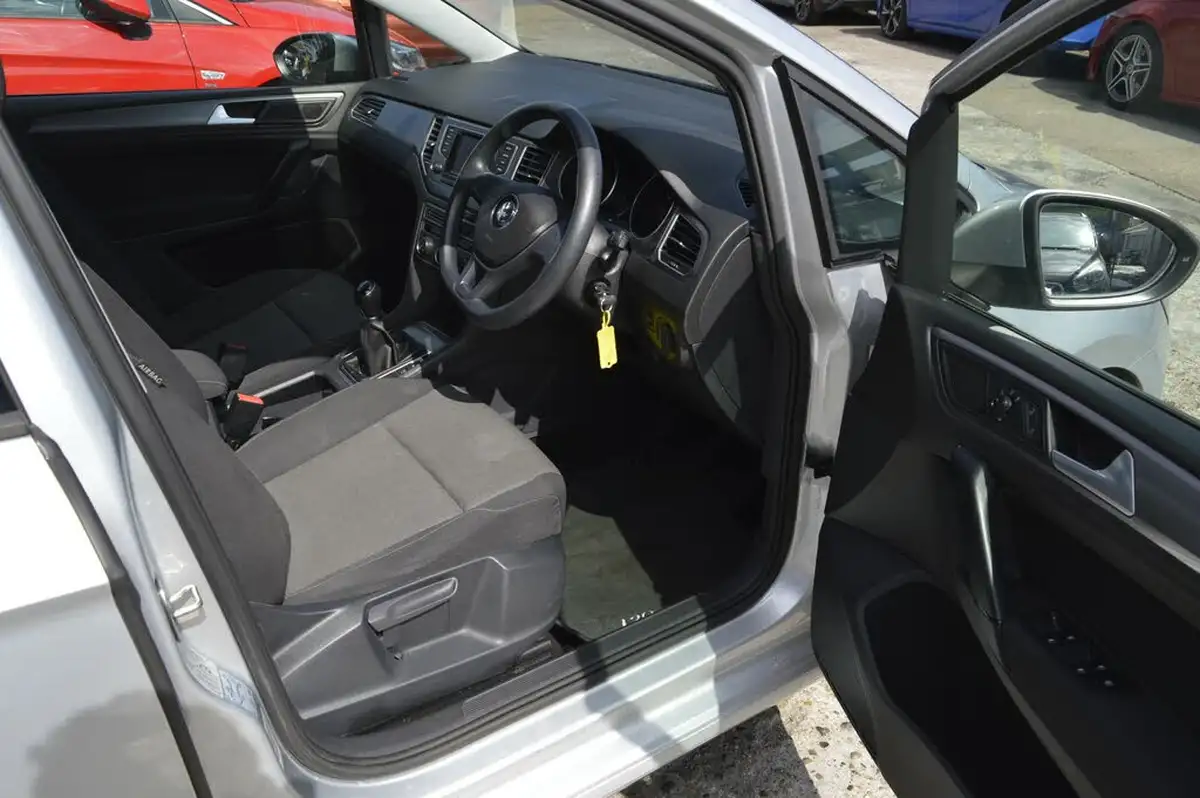 2014-volkswagen-golf-sv-12-tsi-s-110ps-big-13