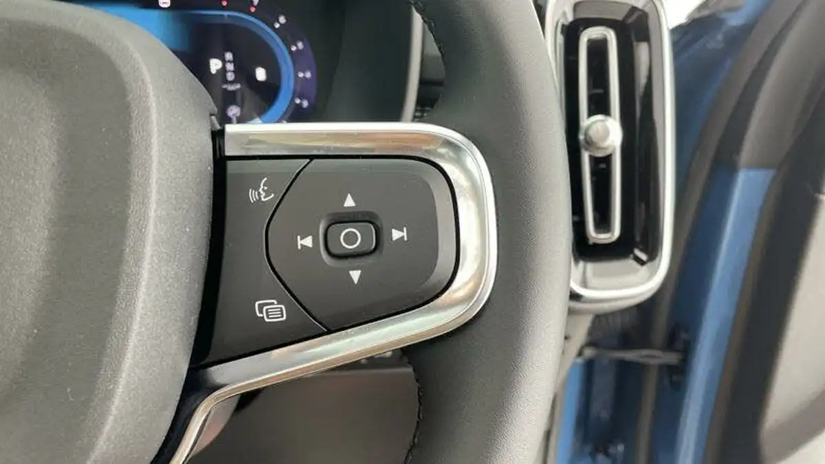 2023-volvo-xc40-20-b4-ultimate-big-11