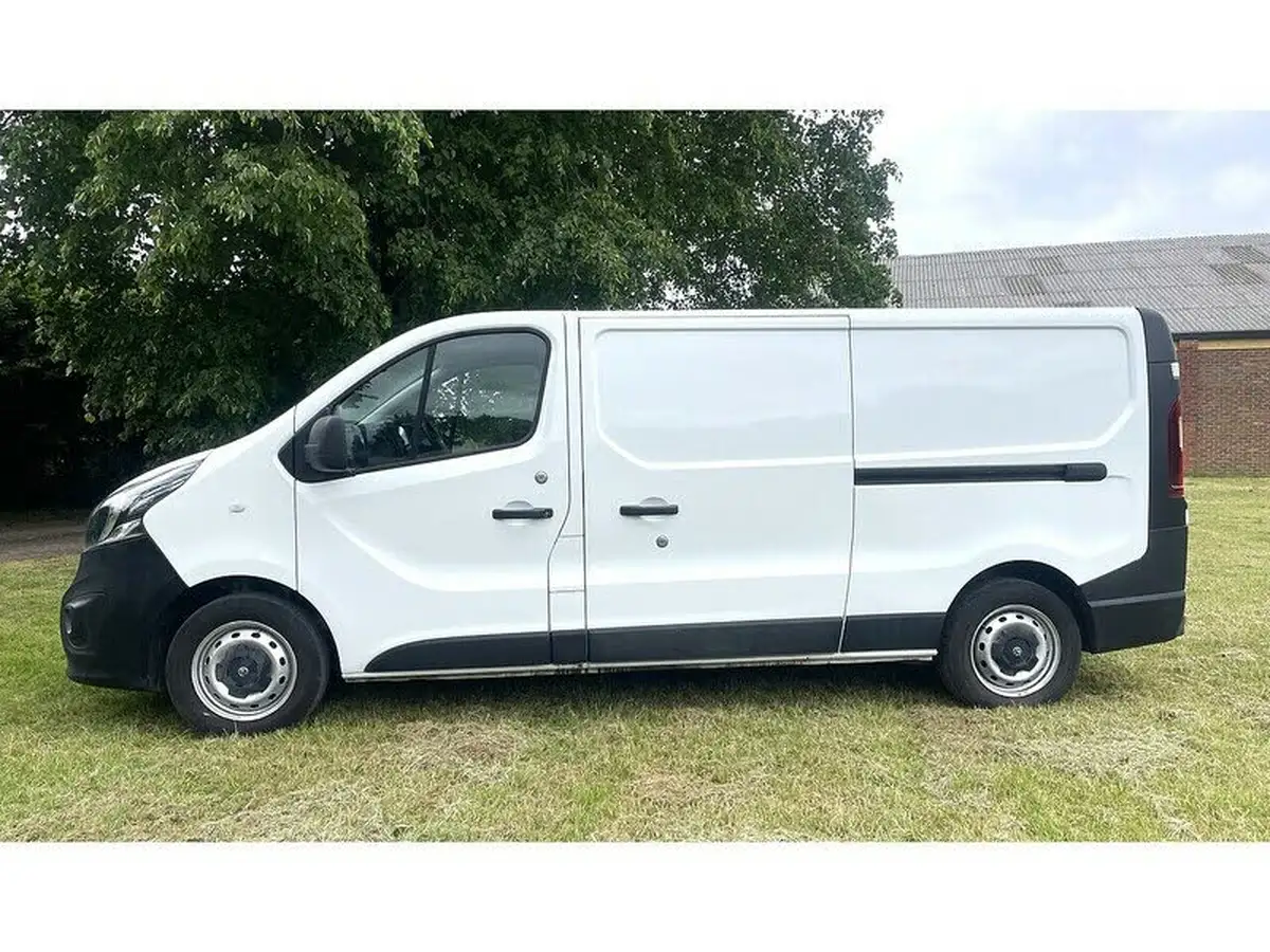 2017-vauxhall-vivaro-16cdti-2900-l2h1-120pseu6-panel-van-big-6