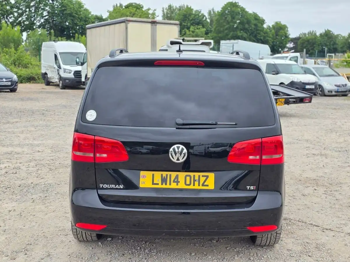 2014-volkswagen-touran-big-14