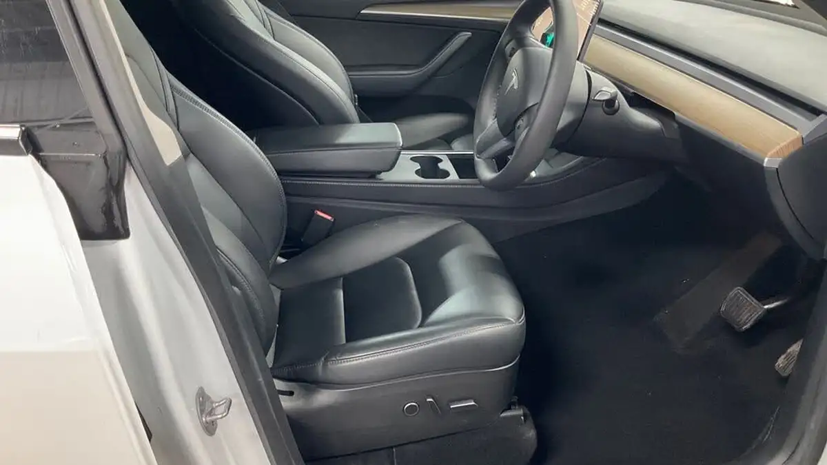 2022-tesla-model-y-e-long-range-big-2