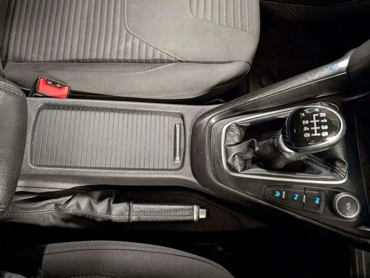 2015-ford-focus-10-titanium-t-125ps-hatchback-big-23