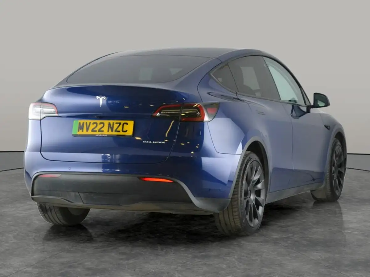 2022-tesla-model-y-e-long-range-big-13