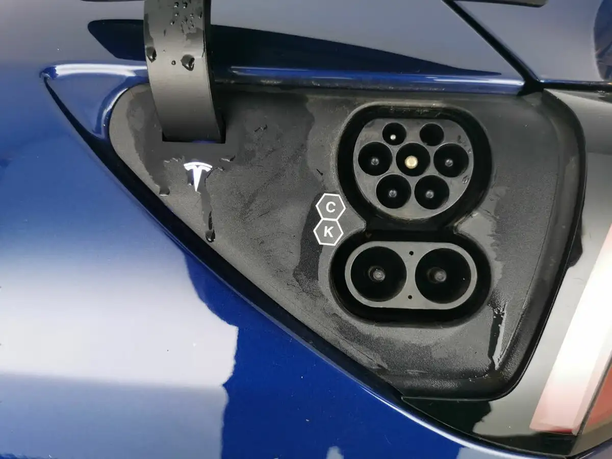 2022-tesla-model-y-e-long-range-big-37