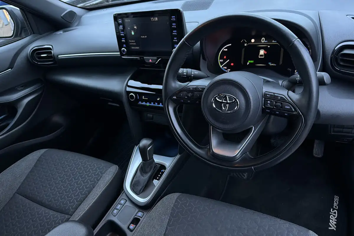 2022-toyota-yaris-15-vvt-i-design-panoramic-roof-big-9
