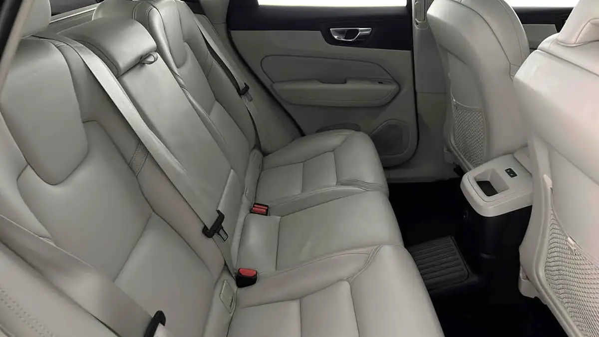 2021-volvo-xc60-20-t6-inscription-350bhp-big-13
