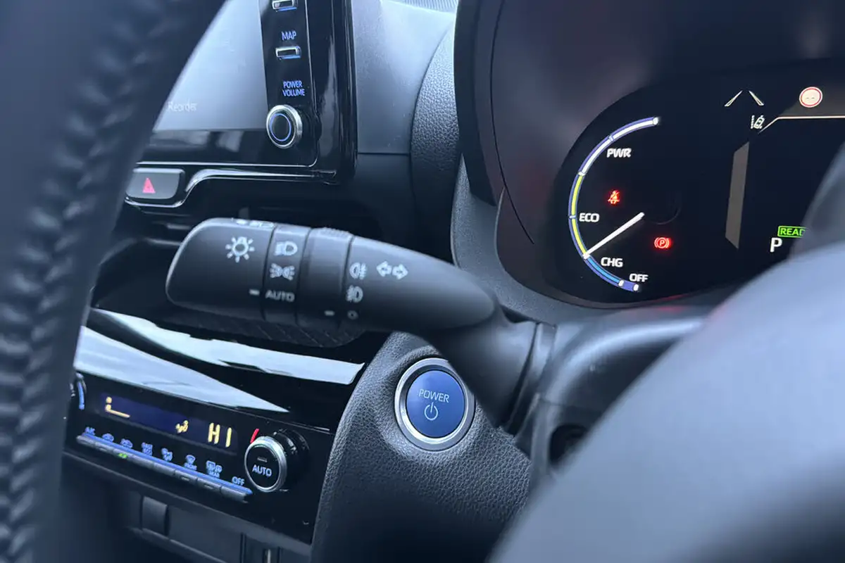 2022-toyota-yaris-15-vvt-i-design-panoramic-roof-big-33