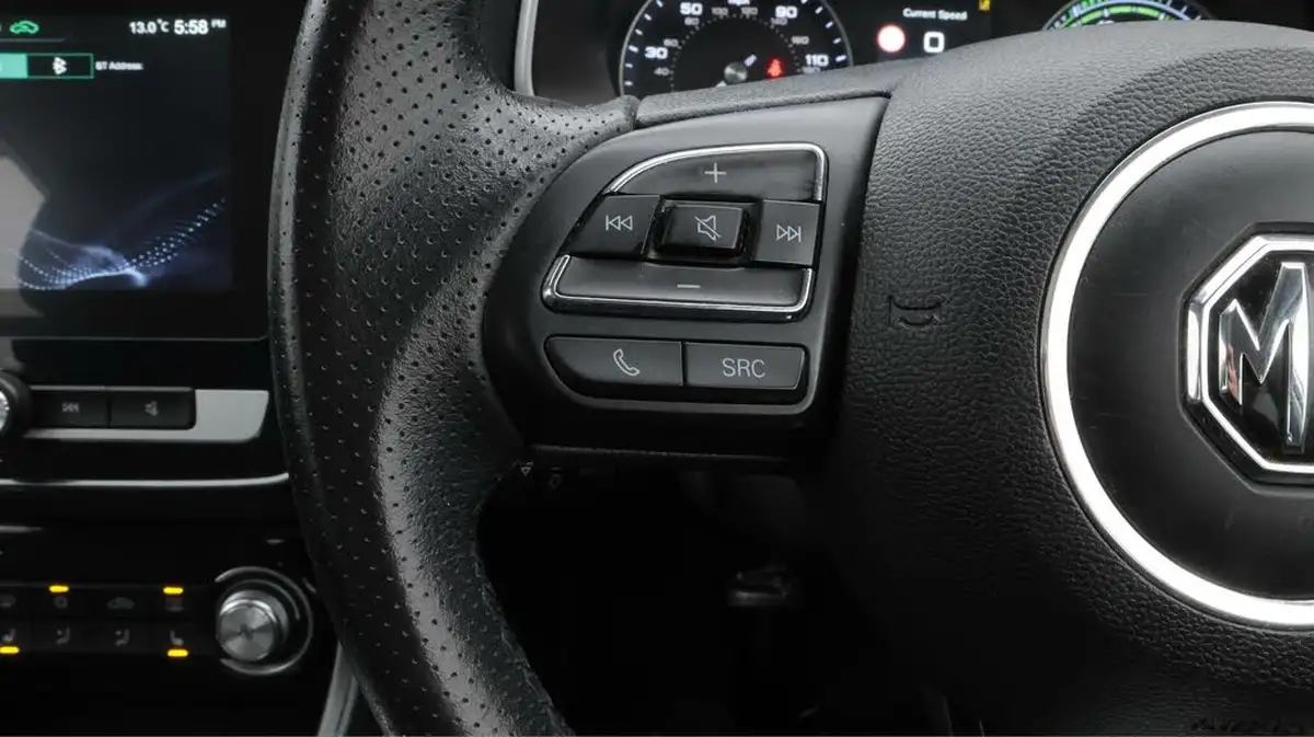 2021-mg-zs-suv-e-exclusive-ev-big-22