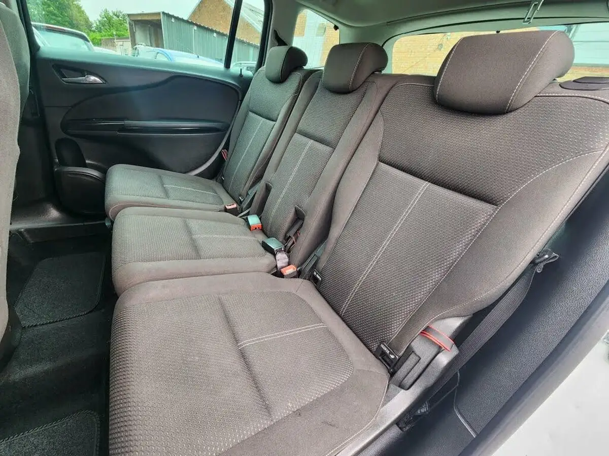 2016-vauxhall-zafira-tourer-20cdti-sri-auto-big-28