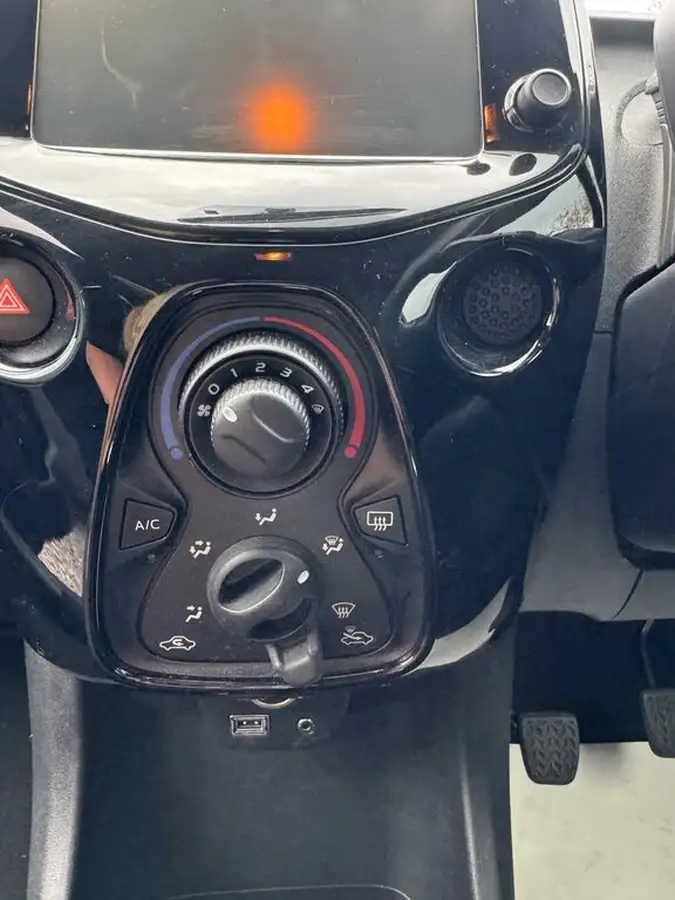 2017-citroen-c1-12-puretech-flair-5d-big-12