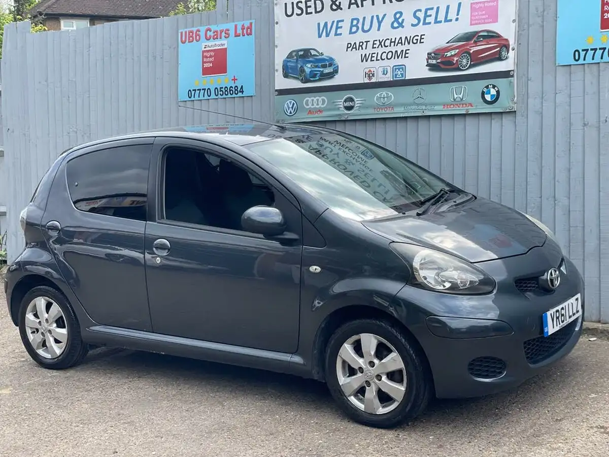 2011-toyota-aygo-10-aygo-go-vvt-i-5d-big-6