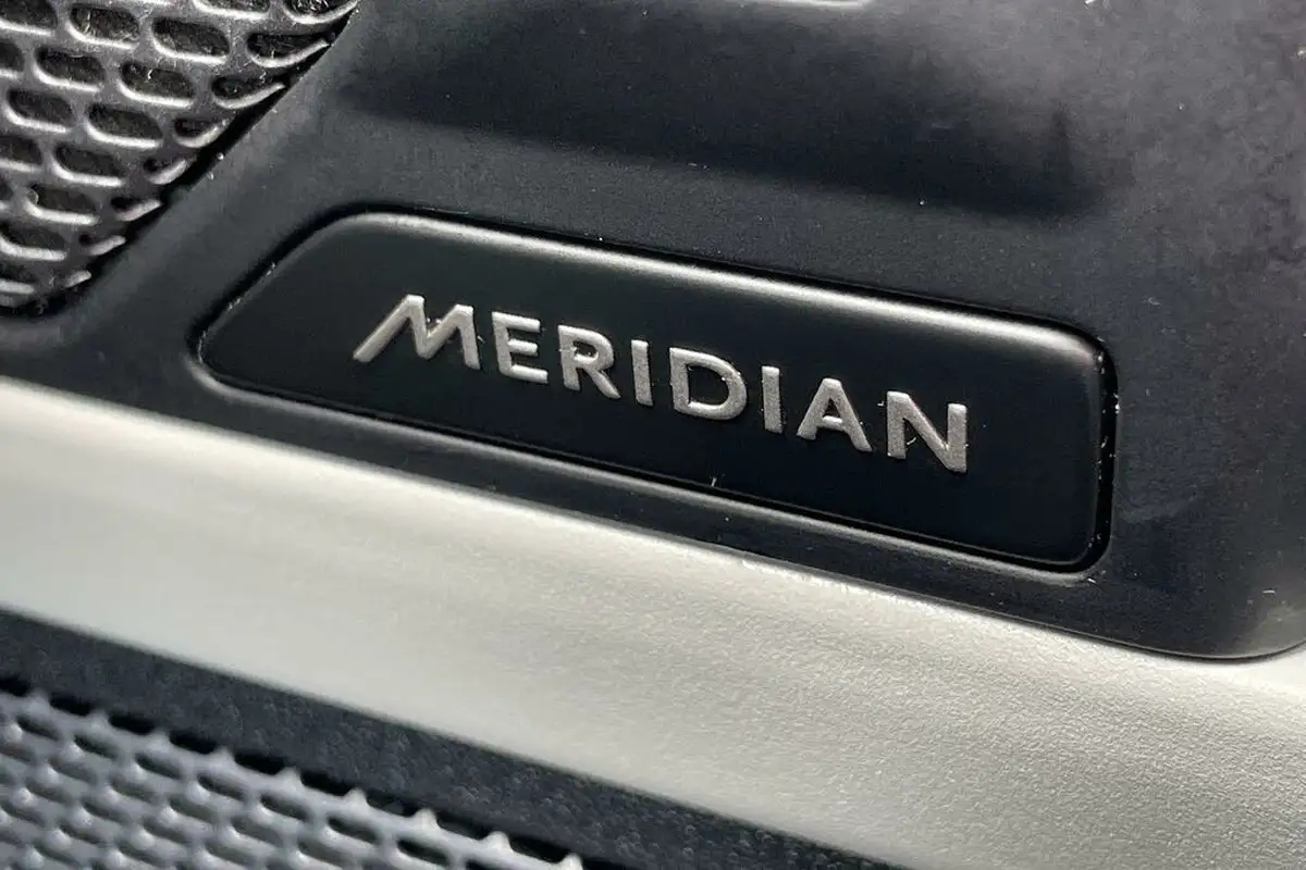 2022-land-rover-110-defender-30-d300-hse-big-20