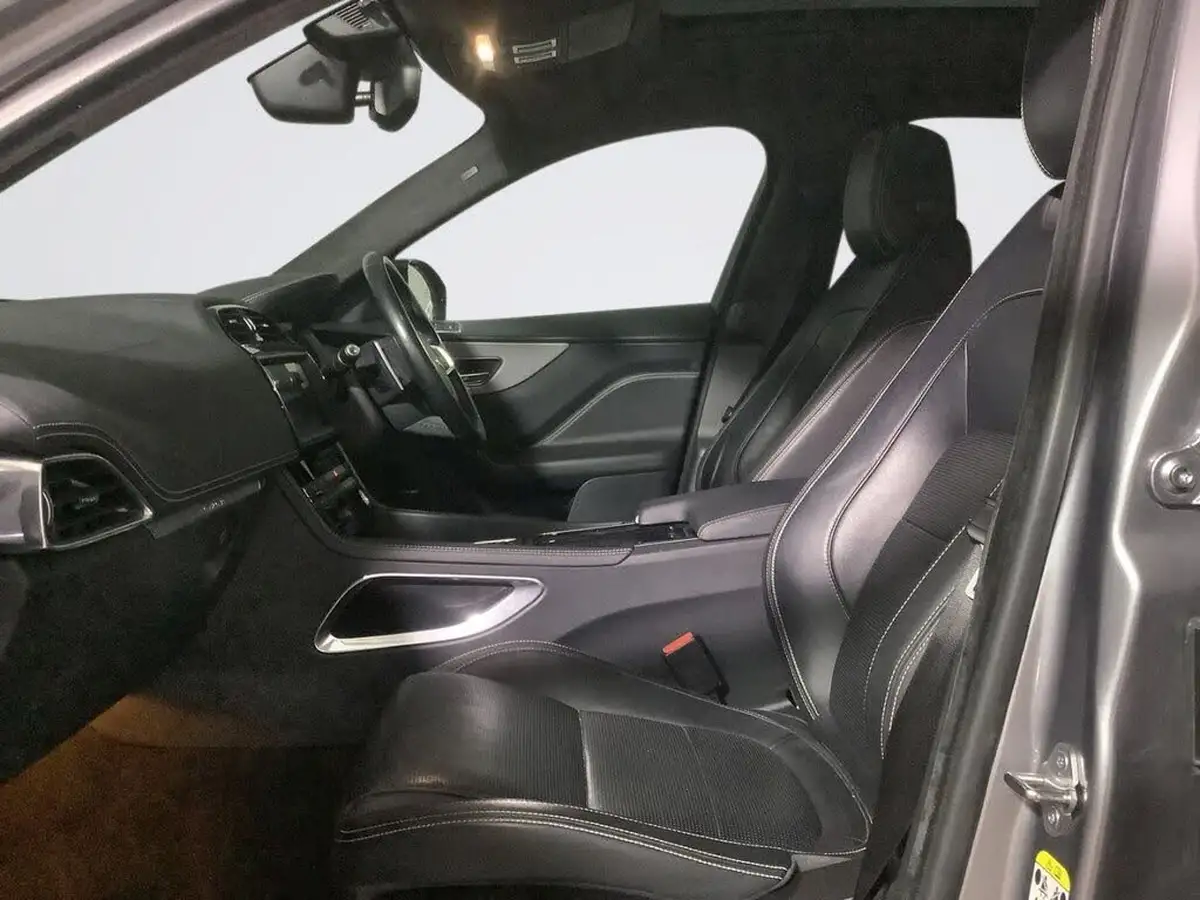 2020-jaguar-f-pace-20-i4d-chequered-flag-240ps-big-13
