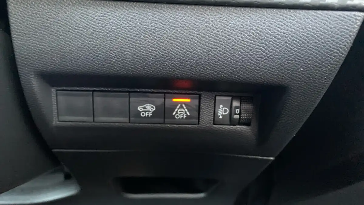 2023-peugeot-208-12-puretech-allure-premium-100ps-eat8-big-33