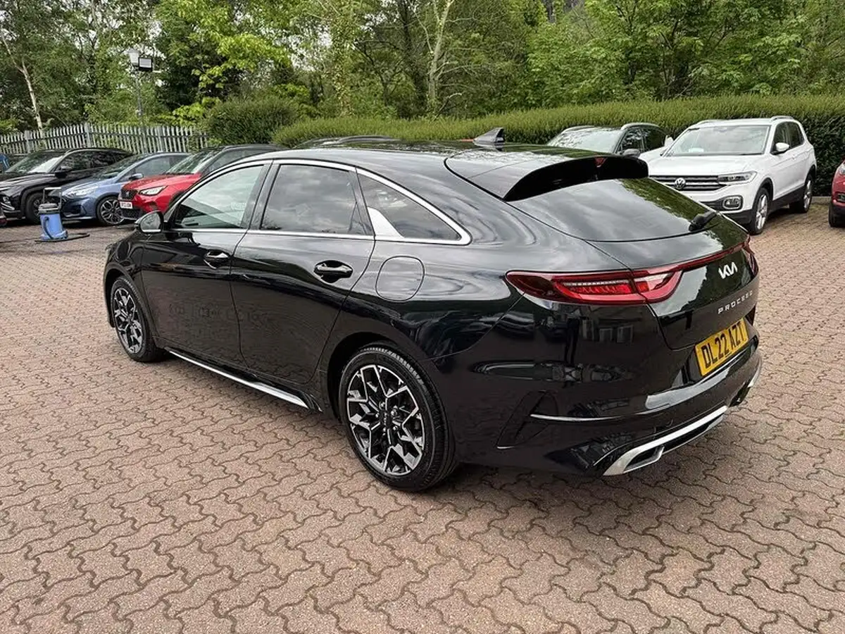 2022-kia-pro-ceed-15-t-gdi-gt-line-big-2