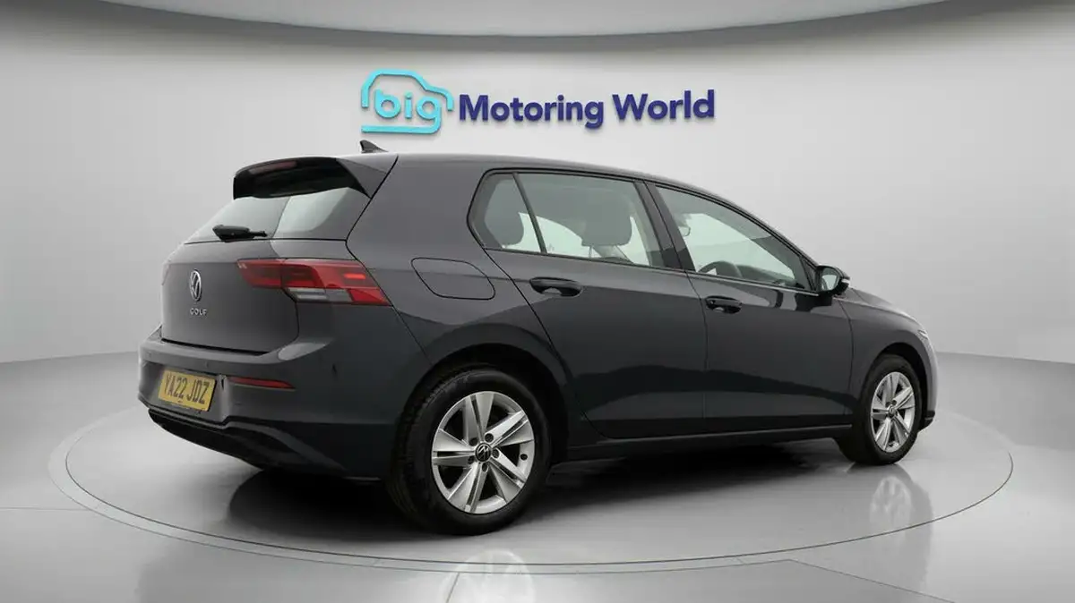 2022-volkswagen-golf-20tdi-life-hatchback-big-6