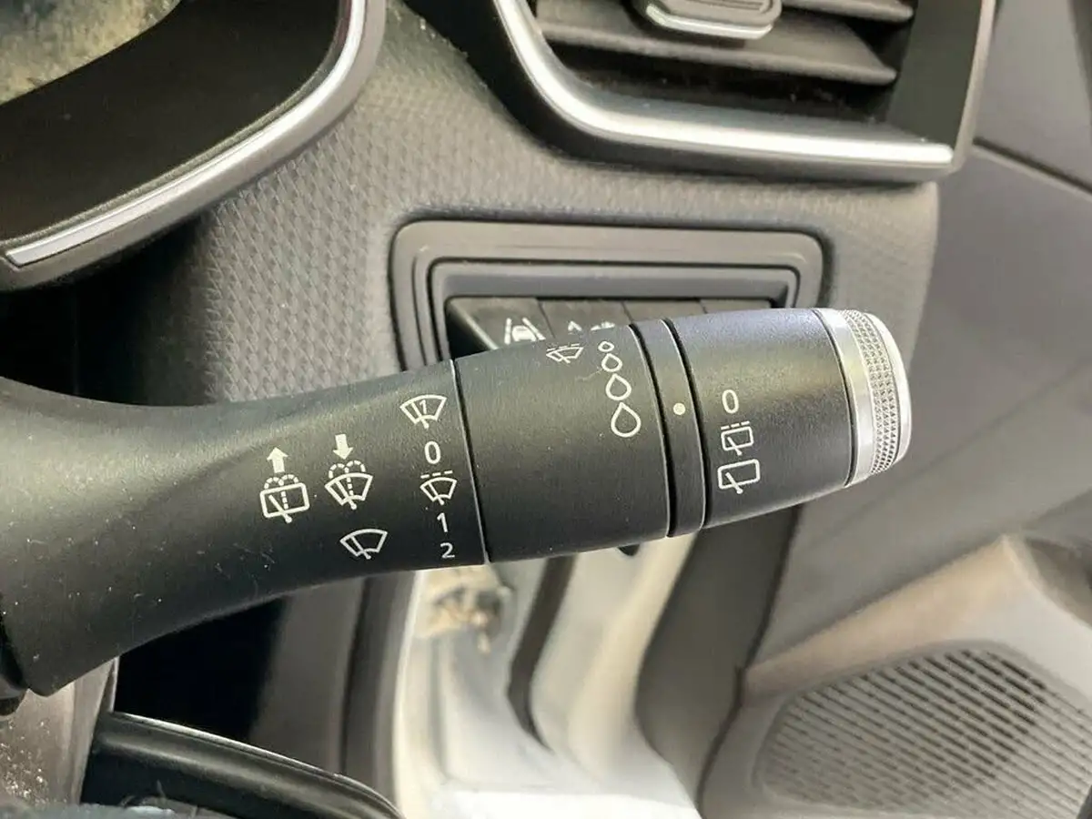 2020-renault-clio-10-sce-play-75bhp-big-36