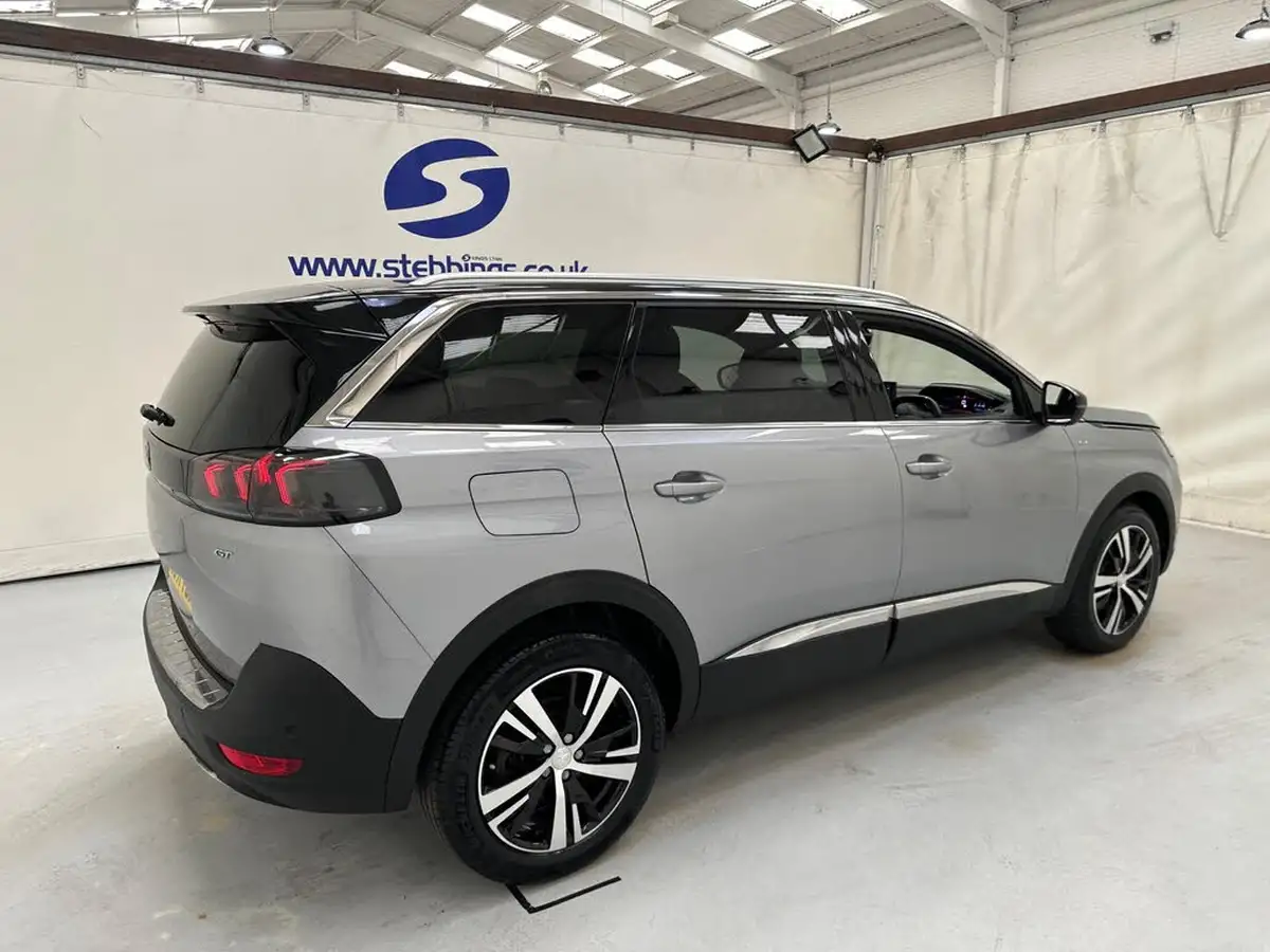 2022-peugeot-5008-suv-12-puretech-gt-eat8-big-6